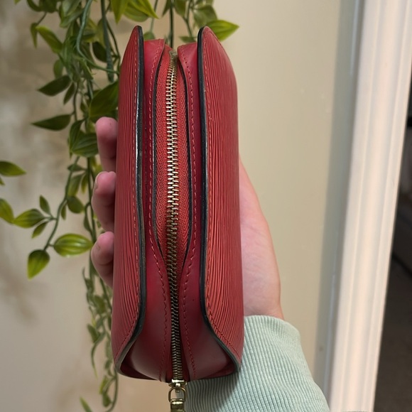 Louis Vuitton Epi Leather Pochette - Picture 5 of 9